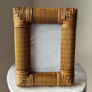 4 x 6 Pier 1 Rattan Wicker Picture Frame with Decorative Corner Accents Trim